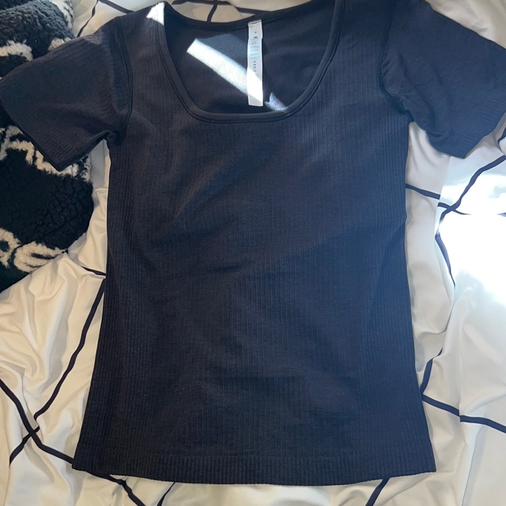 Lululemon short sleeve top !